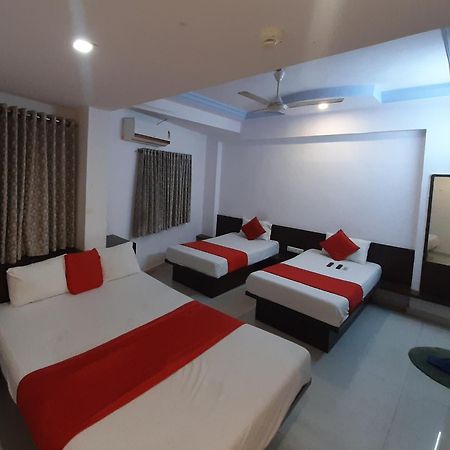 Hotel Royal Night Ahmedabad Esterno foto