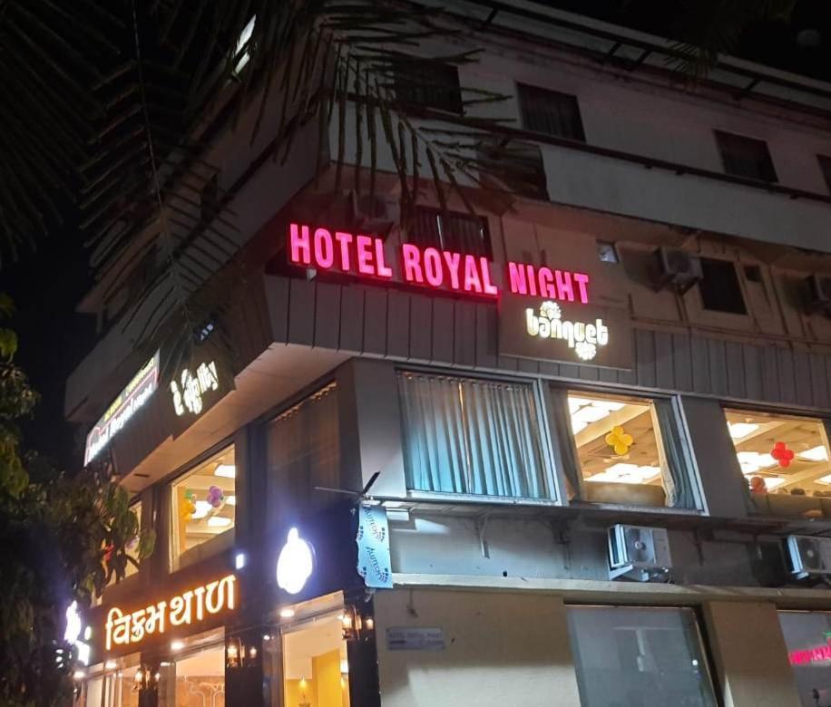 Hotel Royal Night Ahmedabad Esterno foto