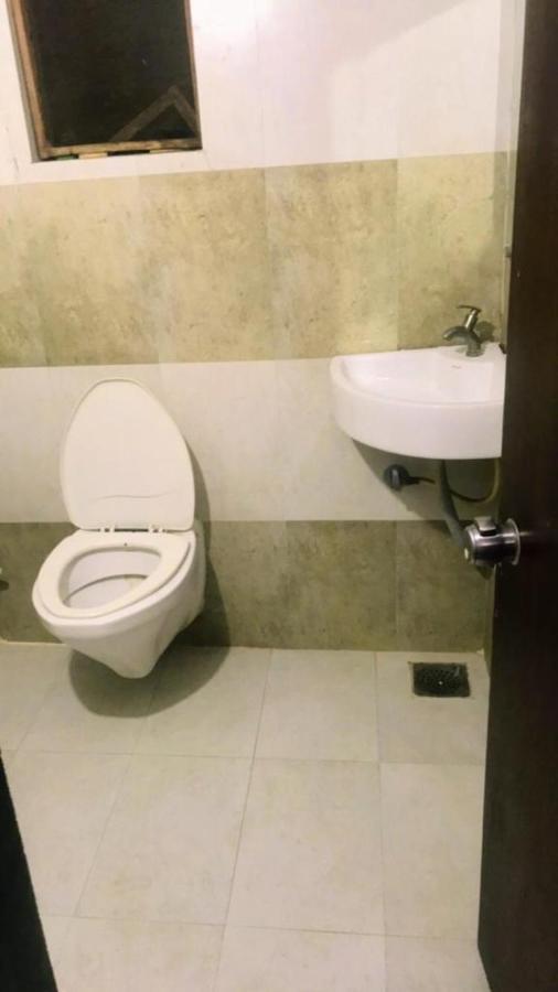 Hotel Royal Night Ahmedabad Esterno foto