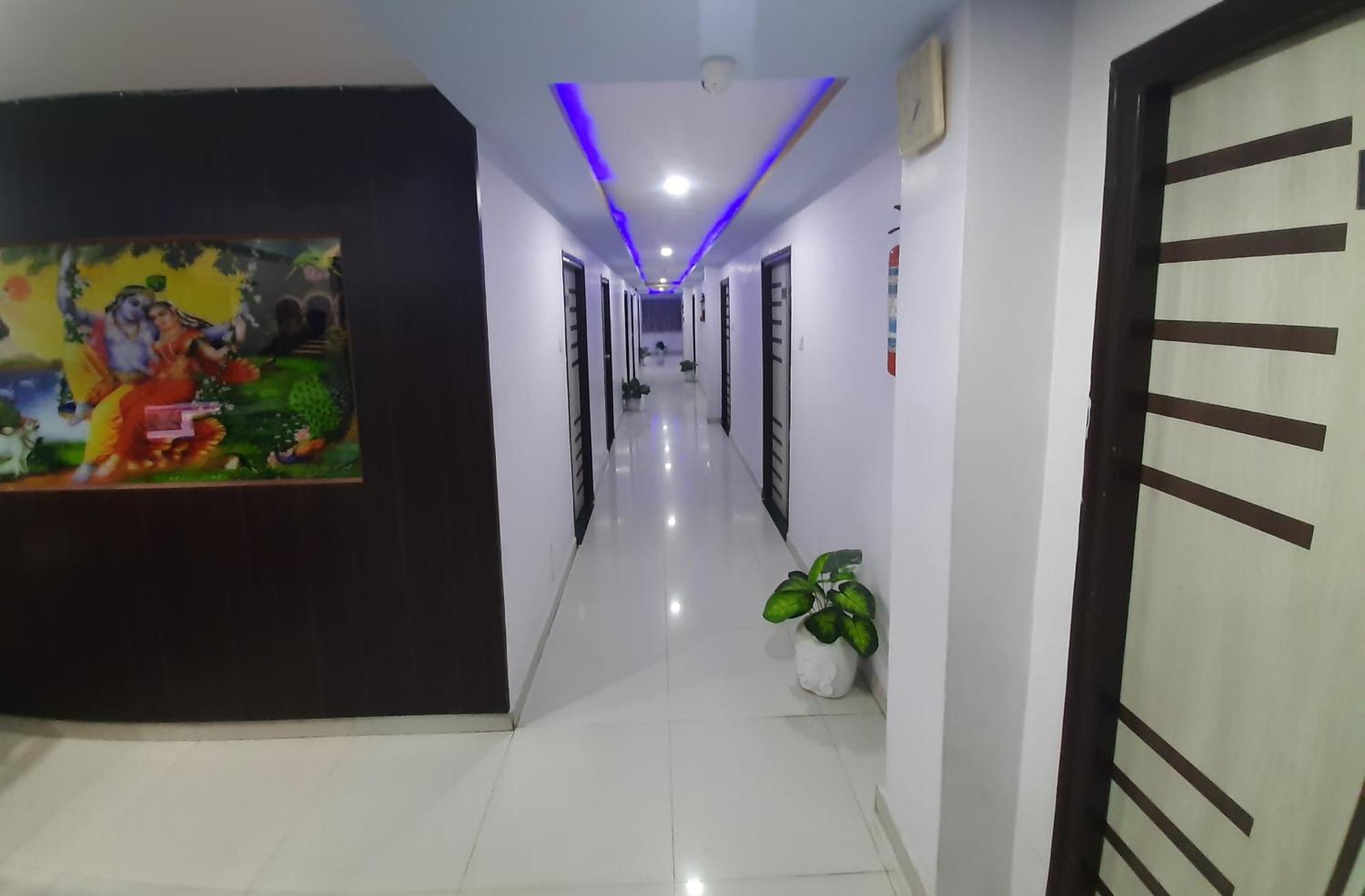 Hotel Royal Night Ahmedabad Esterno foto