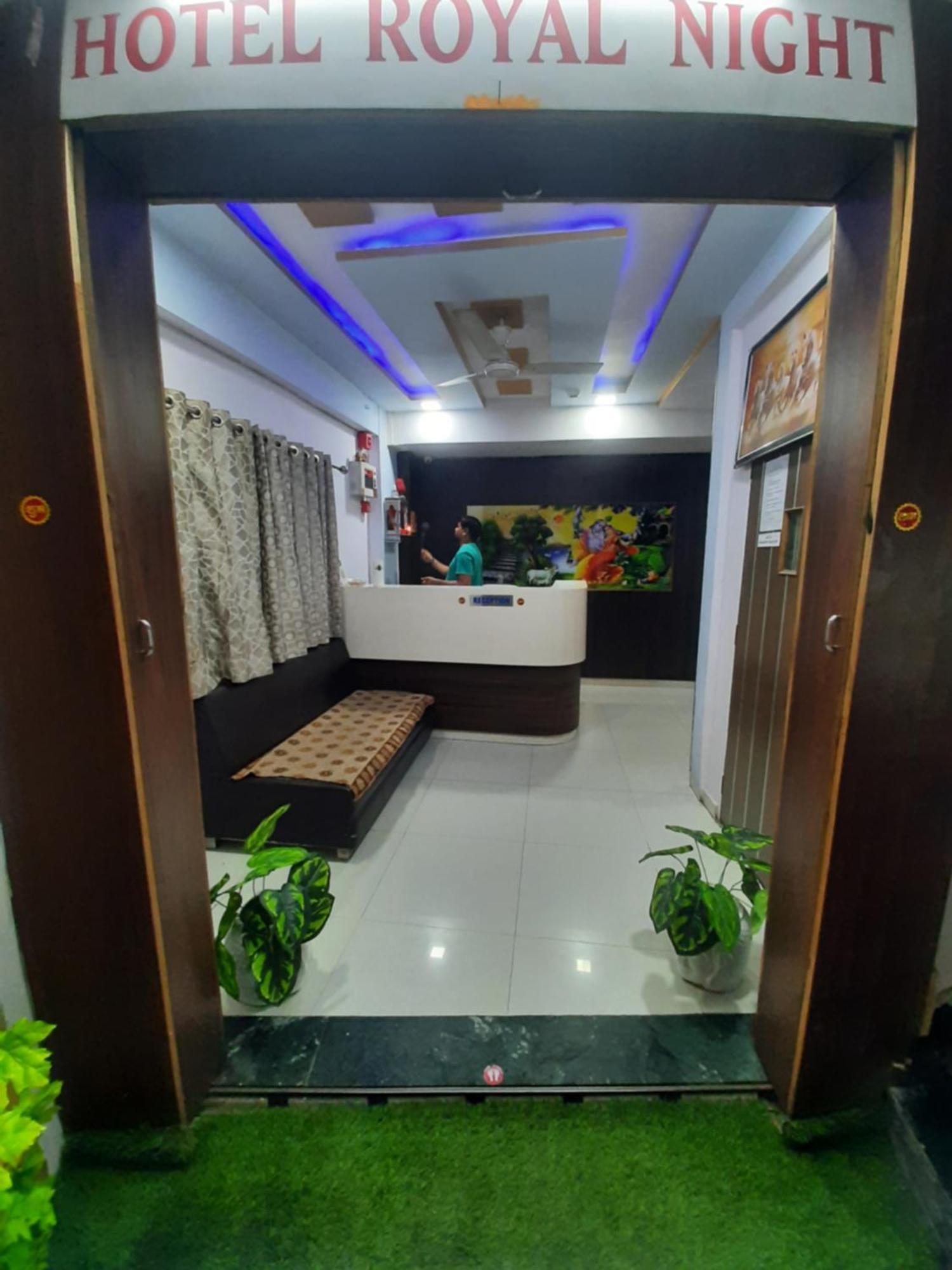 Hotel Royal Night Ahmedabad Esterno foto
