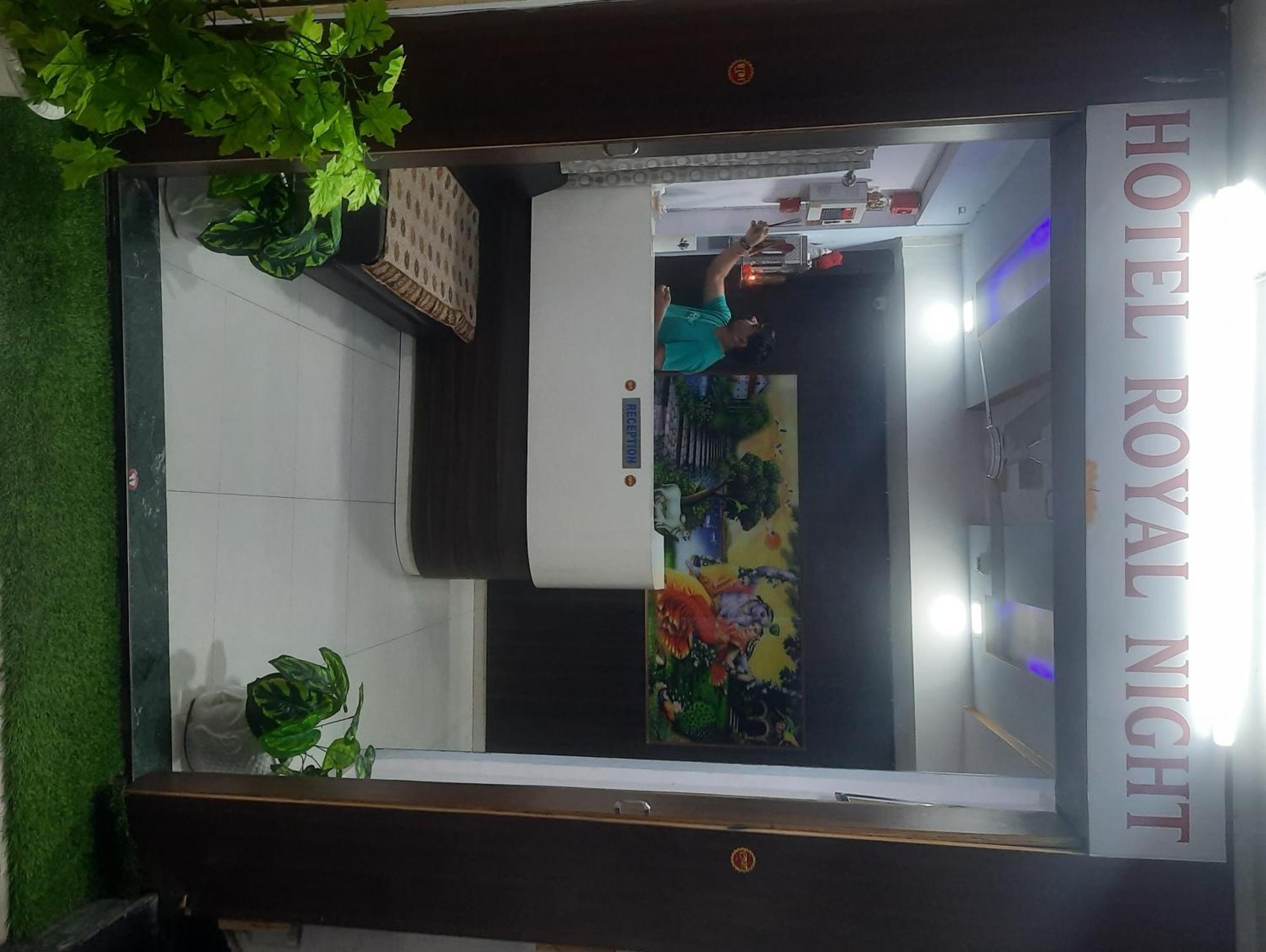 Hotel Royal Night Ahmedabad Esterno foto